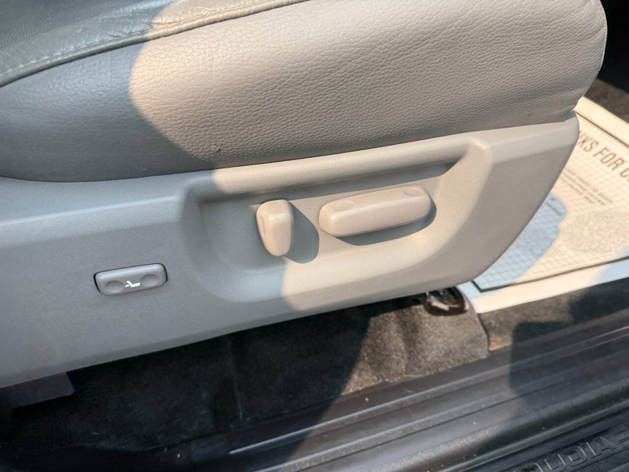 Used 2018 Toyota Sequoia Limited w/ Safety & Convenience Package AWD/4WD image 40