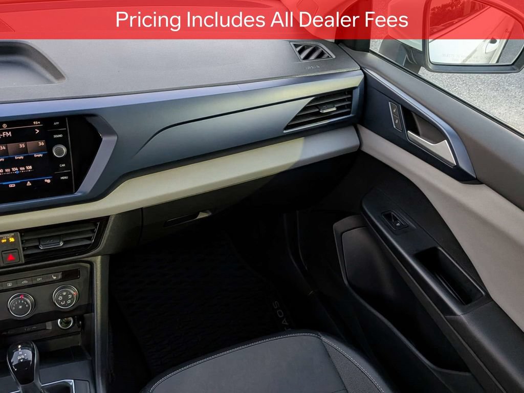 Used 2022 Volkswagen Taos SE w/ Panoramic Sunroof Package FWD image 17