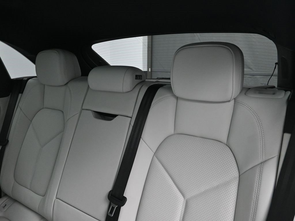 New 2026 Porsche Macan image 6