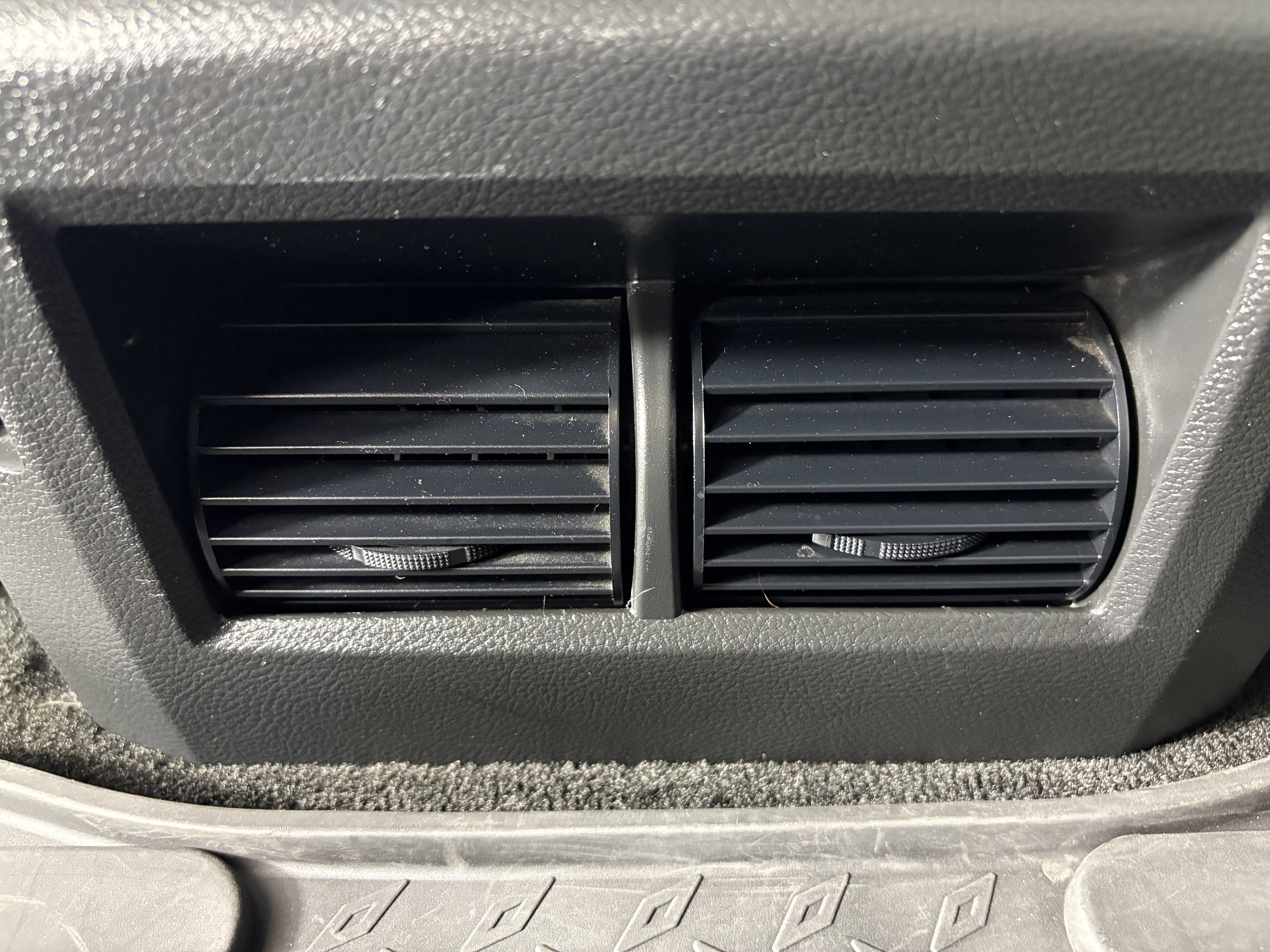 Used 2015 RAM 1500 Express AWD/4WD image 21