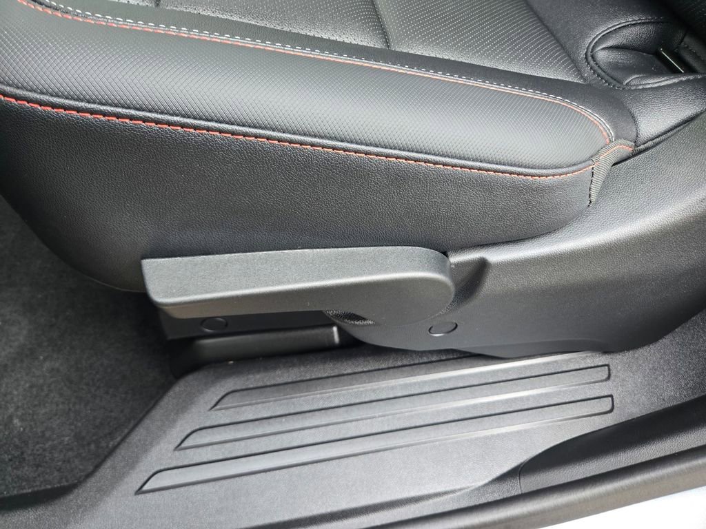 Used 2025 Chevrolet Traverse Z71 image 32