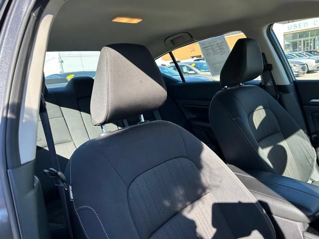 Used 2023 Nissan Altima 2.5 SV FWD image 32