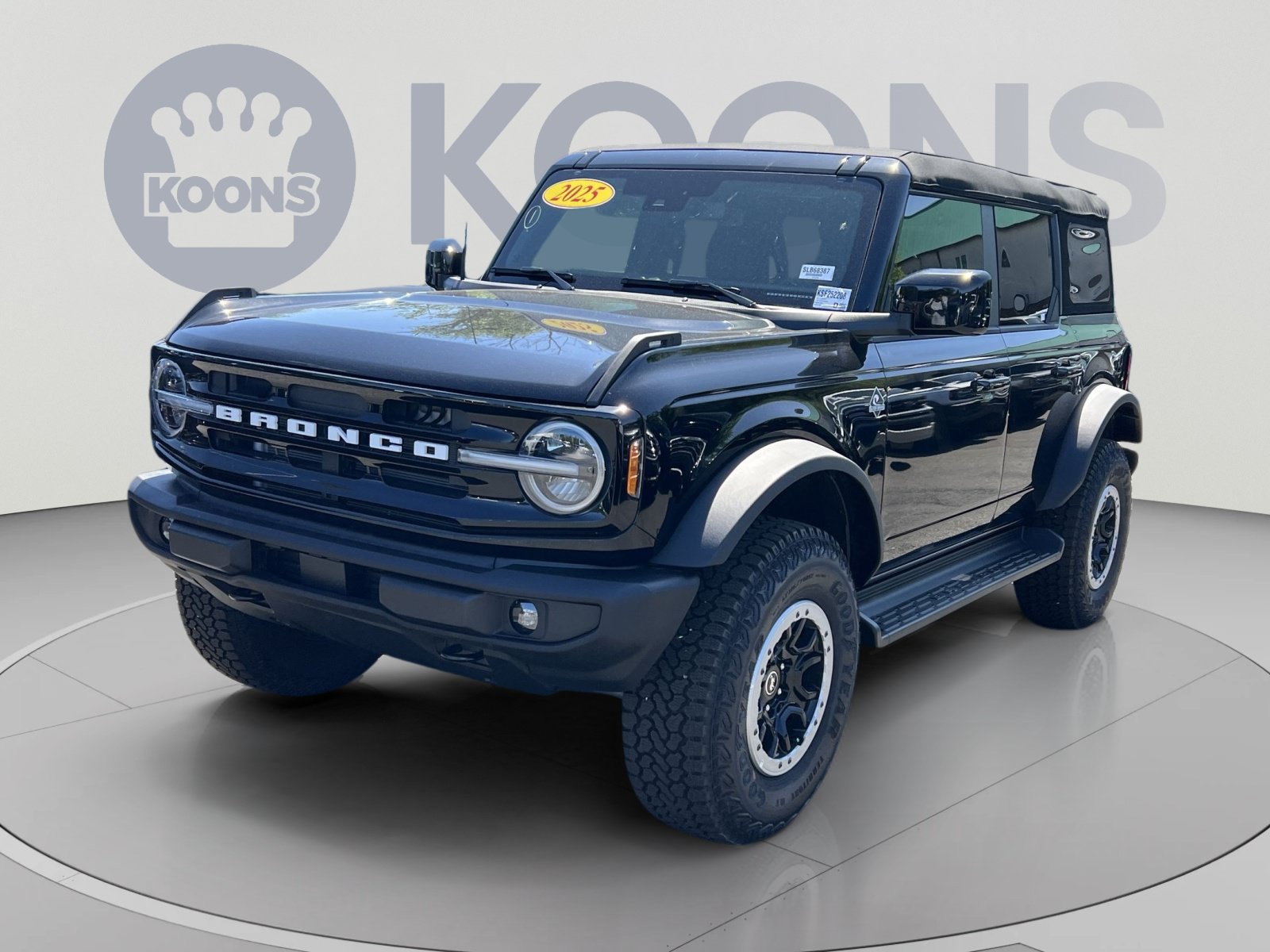 New 2025 Ford Bronco Outer Banks w/ Sasquatch Package AWD/4WD image 1