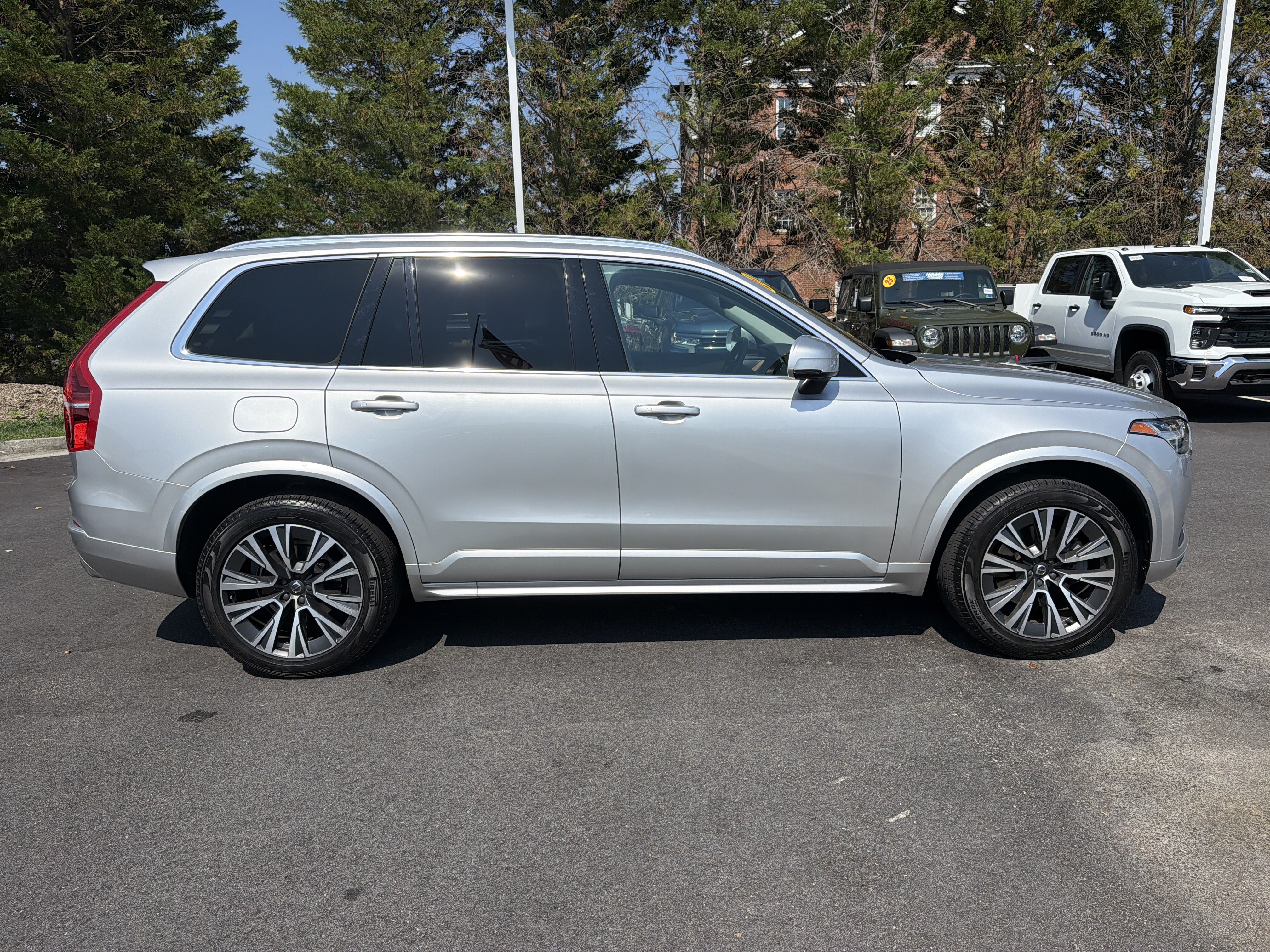 Used 2021 Volvo XC90 T6 Momentum w/ Advanced Package AWD/4WD image 11