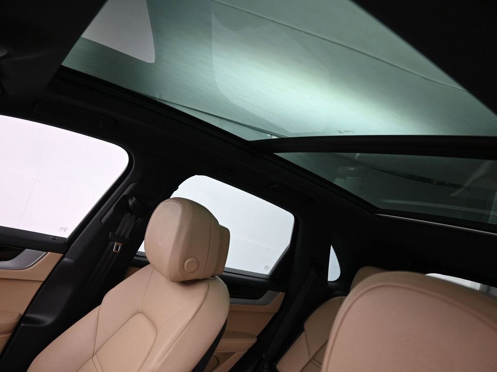 Certified 2024 Porsche Cayenne AWD/4WD image 8