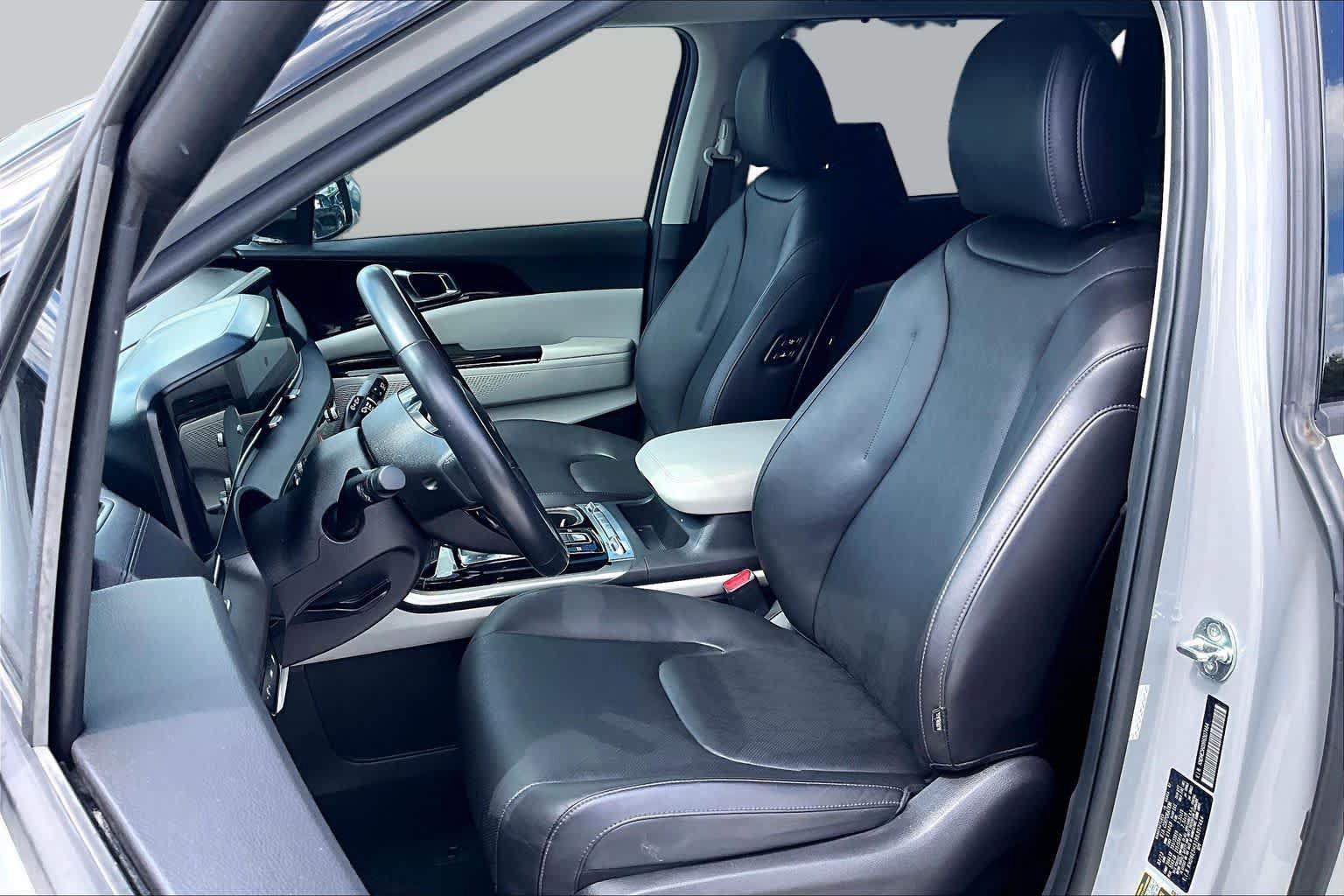 Certified 2024 Kia Carnival SX FWD image 8
