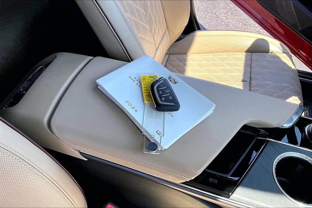 Certified 2024 Cadillac Lyriq Luxury w/ Nappa Leather Package image 35