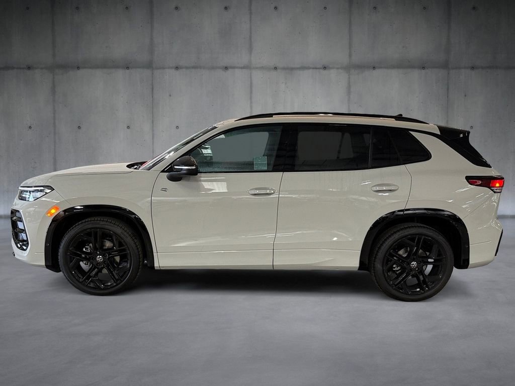 New 2026 Volkswagen Tiguan SE R-Line FWD image 2
