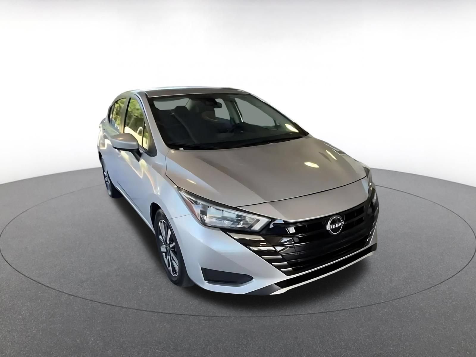 Used 2025 Nissan Versa SV FWD image 3