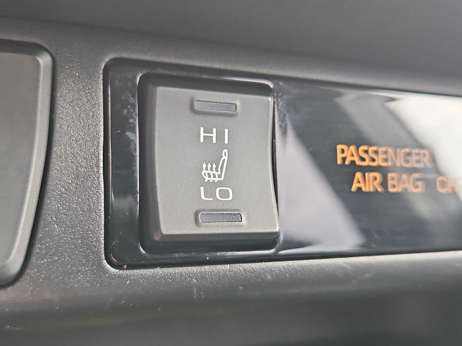 Used 2020 Toyota RAV4 XLE Premium AWD/4WD image 26