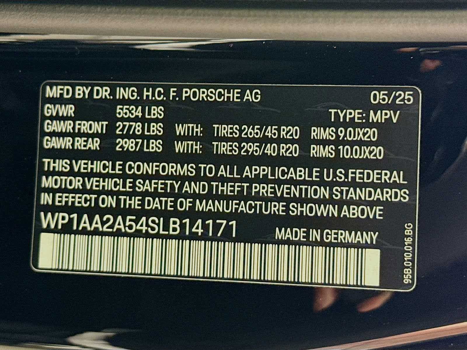 New 2025 Porsche Macan AWD/4WD image 25