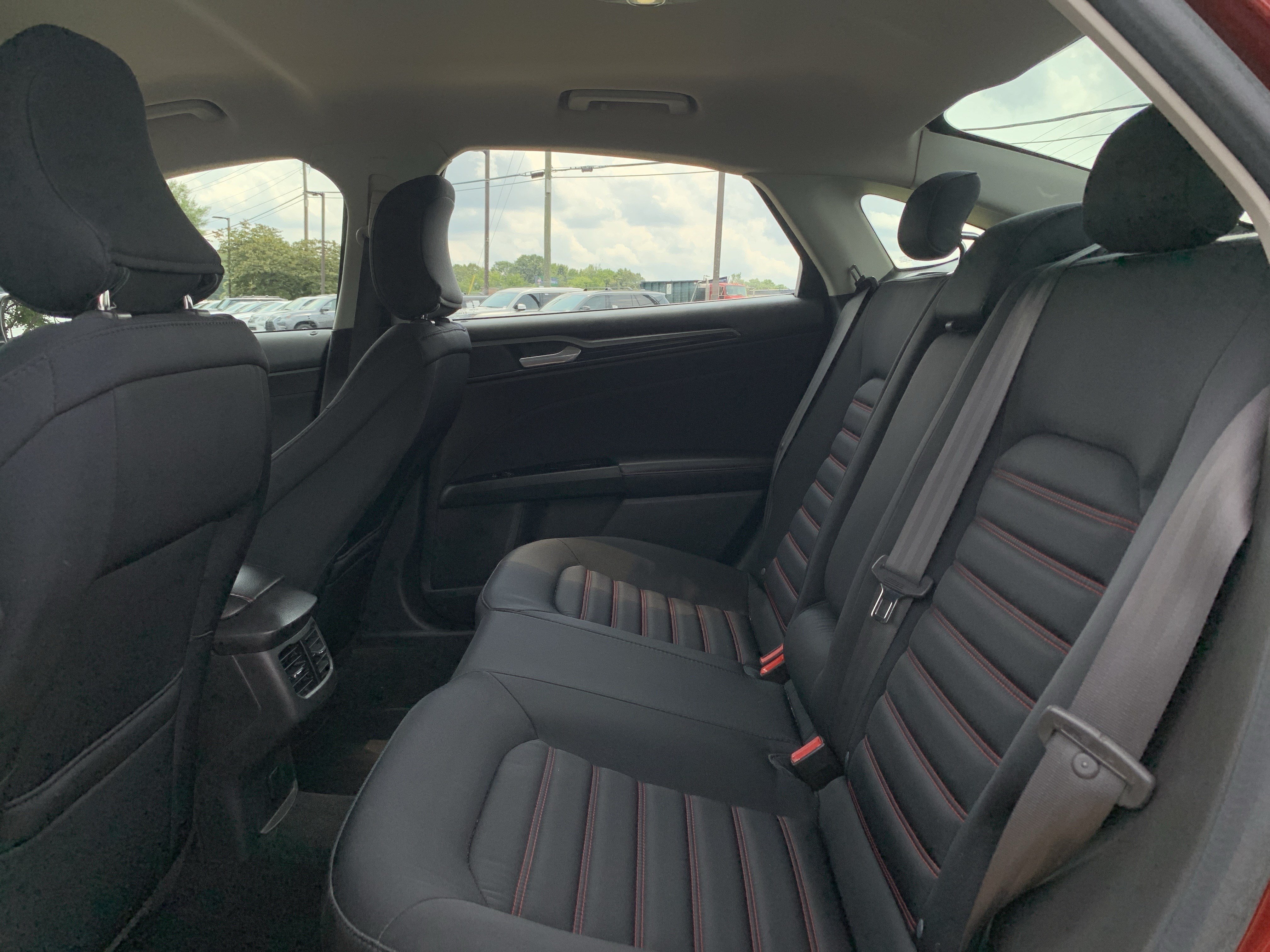 Used 2016 Ford Fusion SE FWD image 32