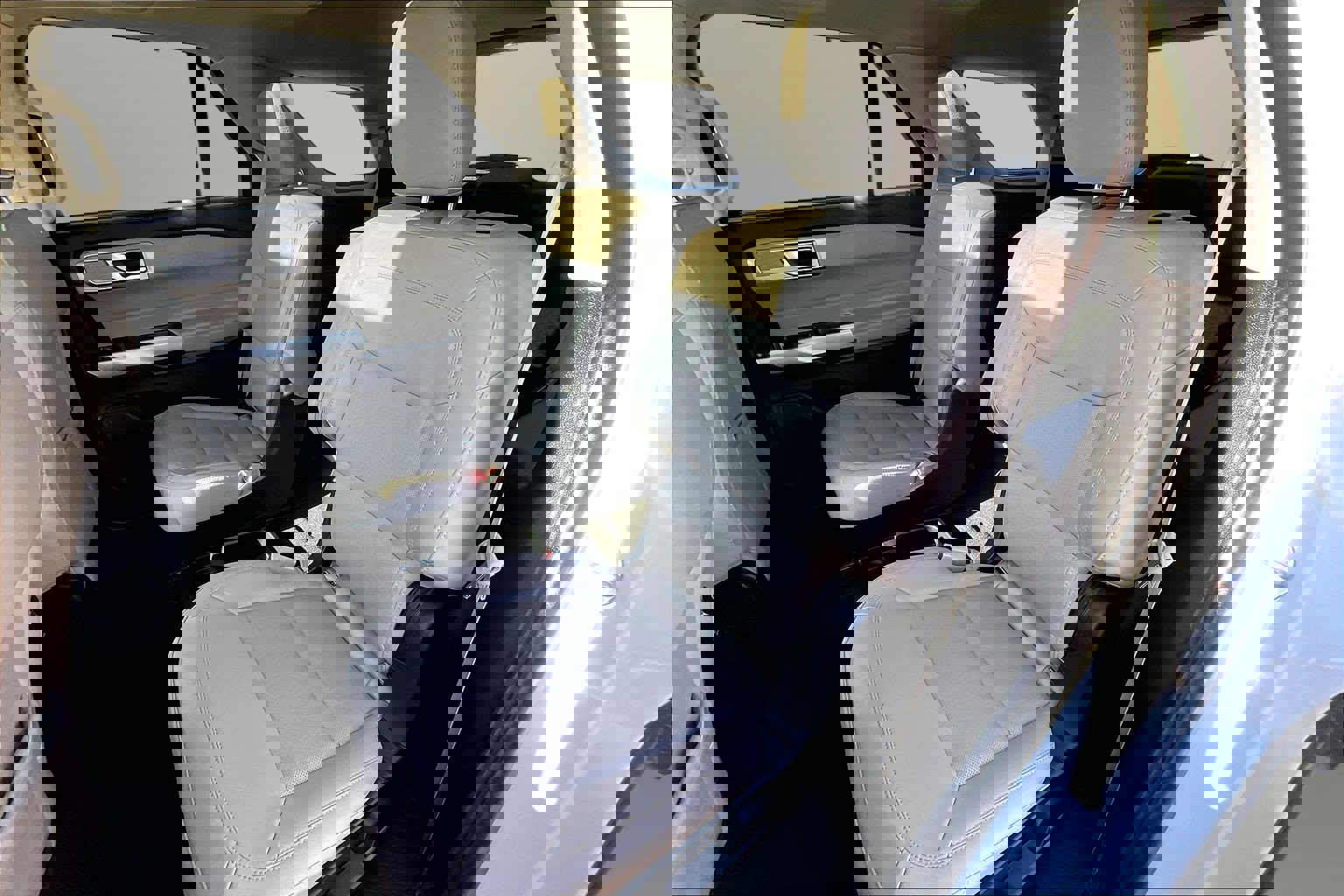 Used 2021 Ford Explorer Limited image 18