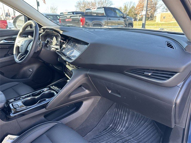 Used 2023 Buick Envision Essence image 31