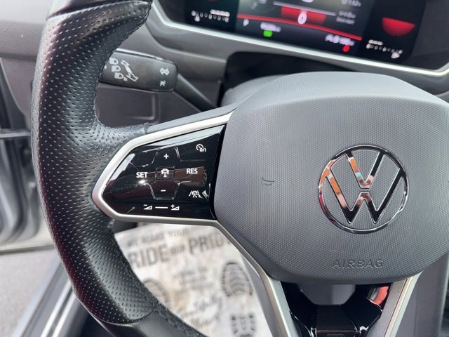 Used 2022 Volkswagen Tiguan SE R-Line image 15