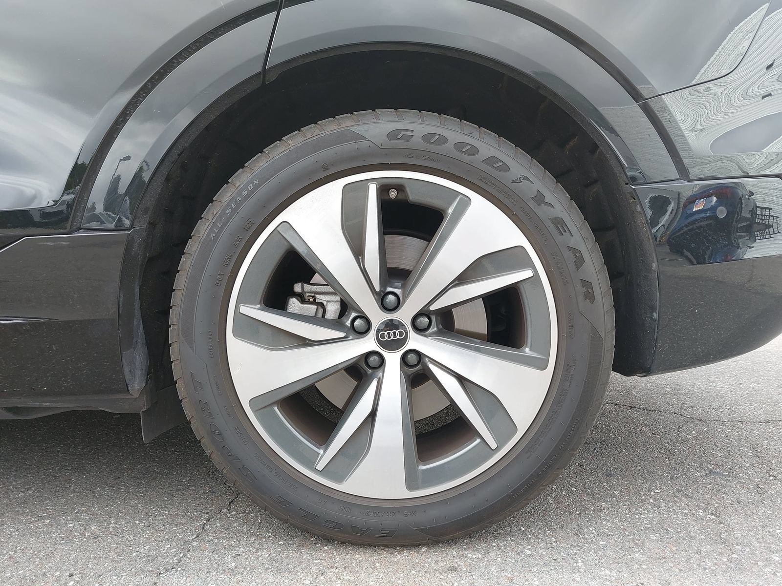 Used 2024 Audi Q8 e-tron Premium Plus w/ Premium Plus Package AWD/4WD image 7