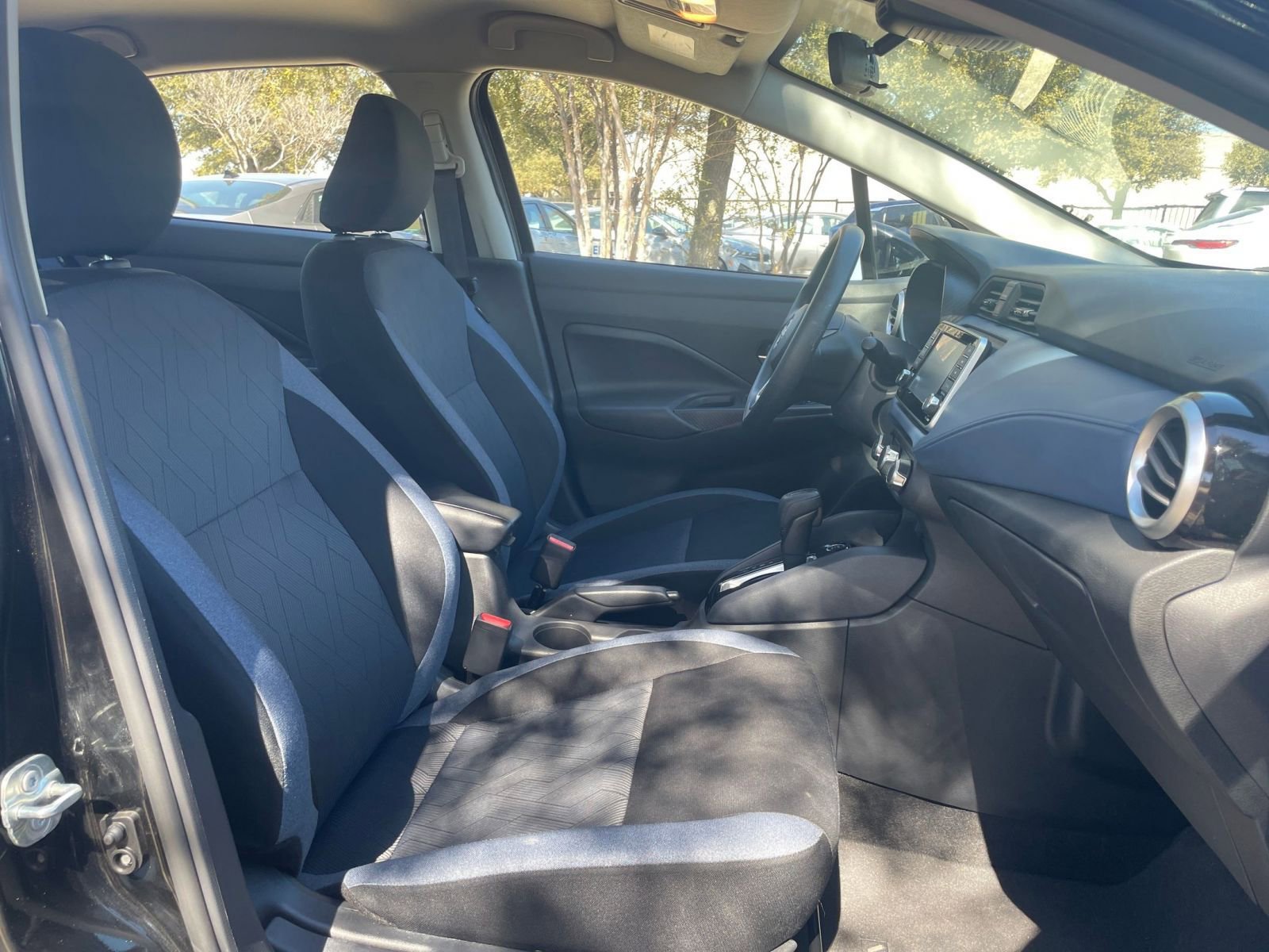 Used 2025 Nissan Versa SV image 36