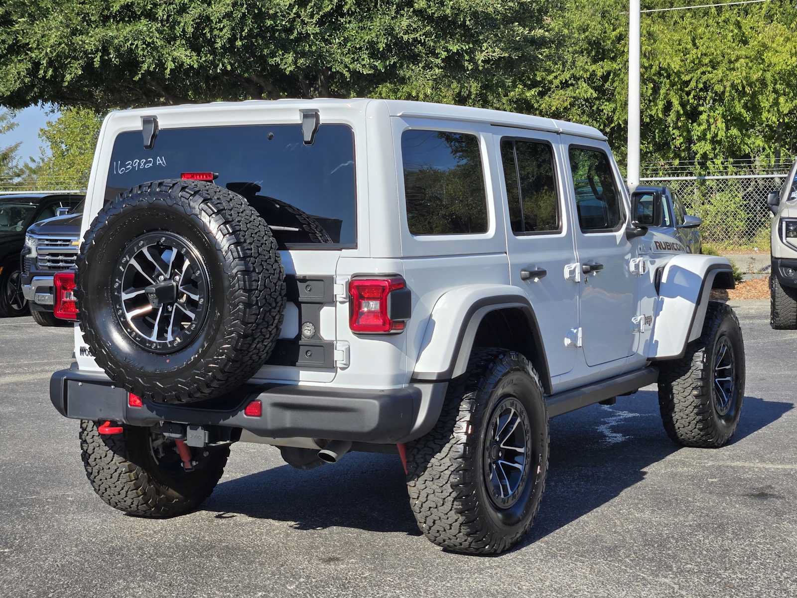 Used 2025 Jeep Wrangler Unlimited Rubicon w/ XTREMEE 35" Tire Package AWD/4WD image 7