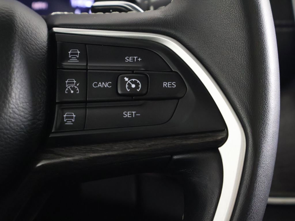 Used 2022 Jeep Grand Cherokee L Limited AWD/4WD image 46