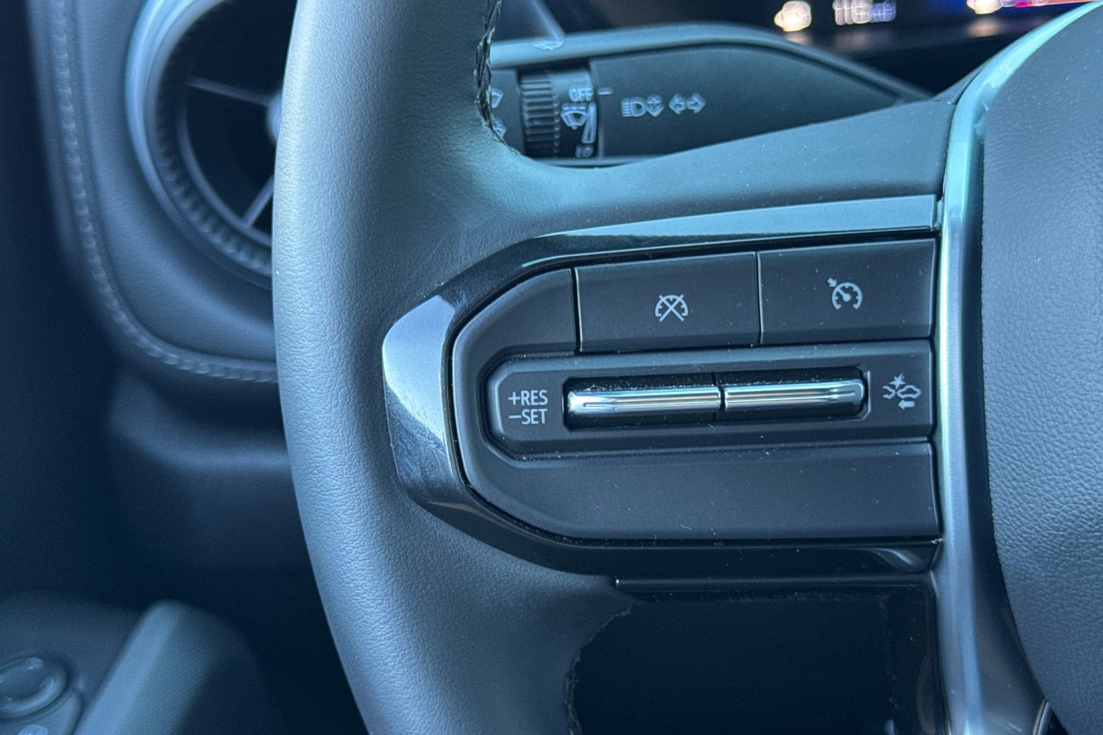 Used 2026 Chevrolet Colorado LT image 36