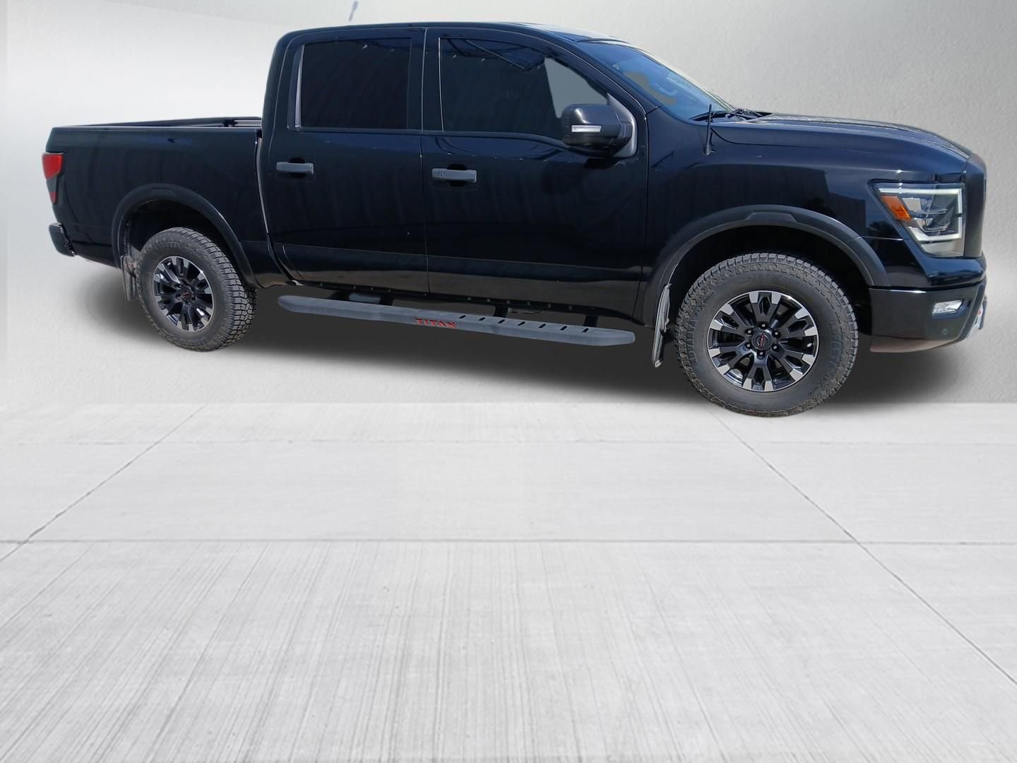 Used 2020 Nissan Titan PRO-4X w/ Pro-4x Convenience Package AWD/4WD image 4