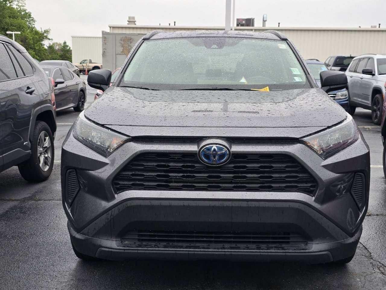 Used 2021 Toyota RAV4 LE AWD/4WD image 2