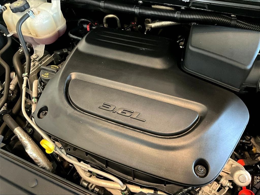 Used 2023 Chrysler Pacifica Touring-L FWD image 34