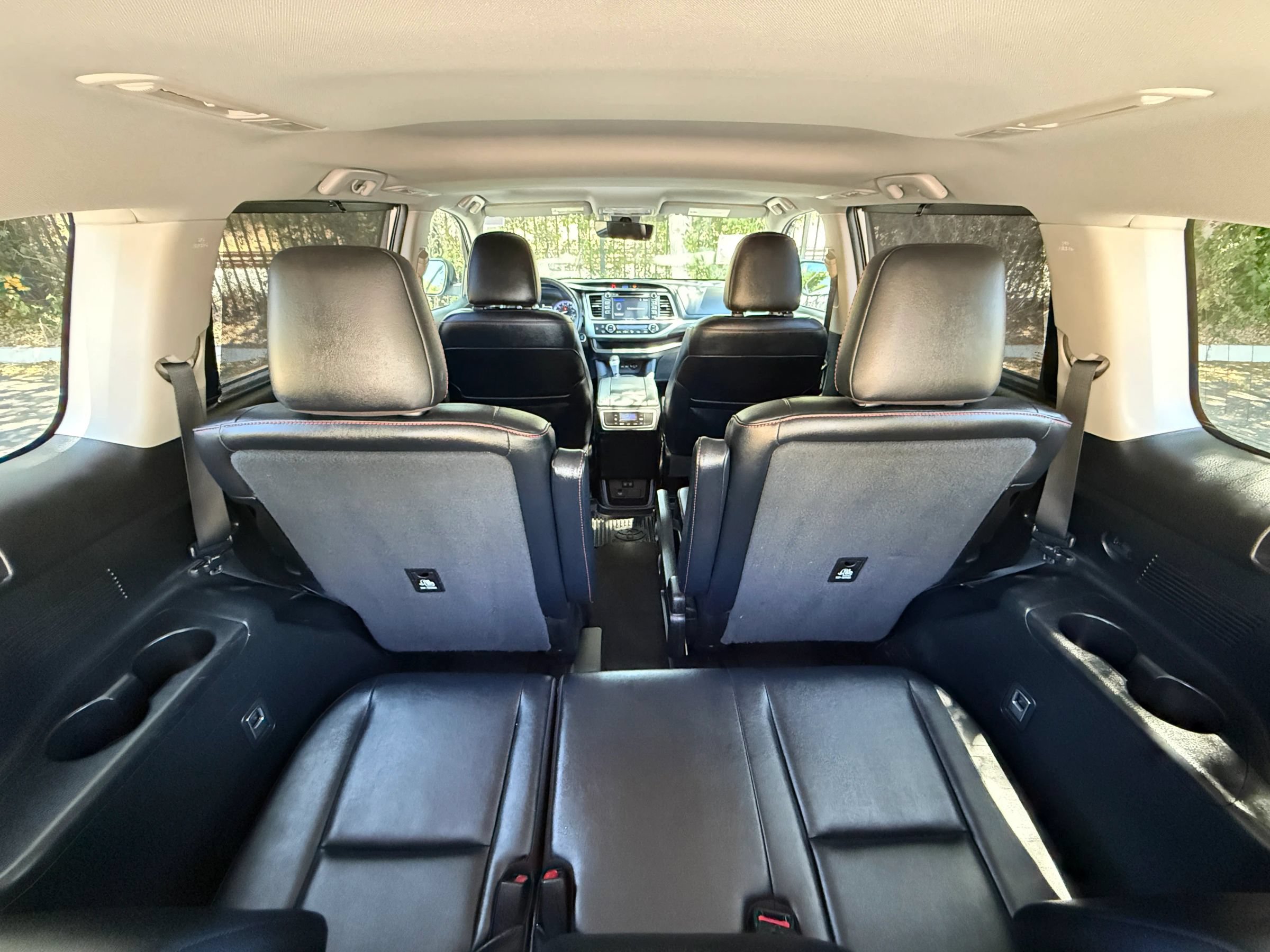 Used 2019 Toyota Highlander SE FWD image 16