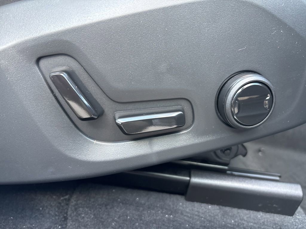 New 2026 Volvo XC60 B5 Plus w/ Protection Package Premier image 41