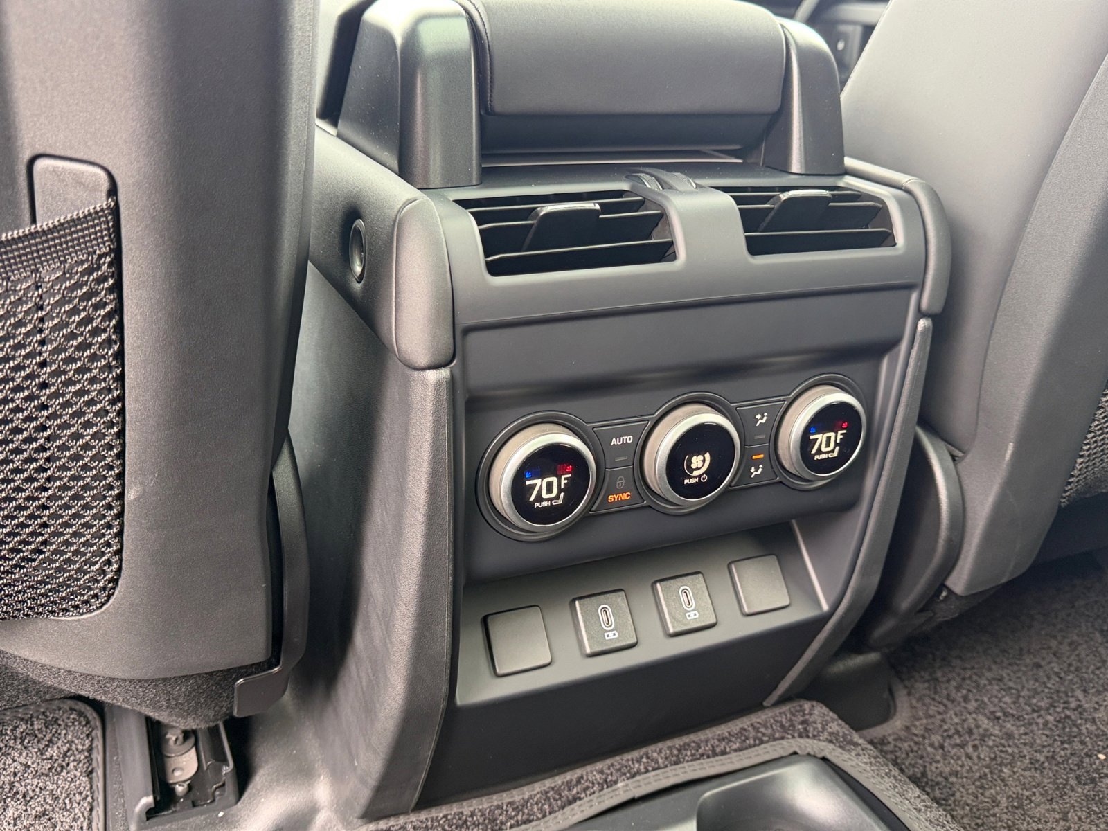 New 2026 Land Rover Defender 130 X-Dynamic SE image 17