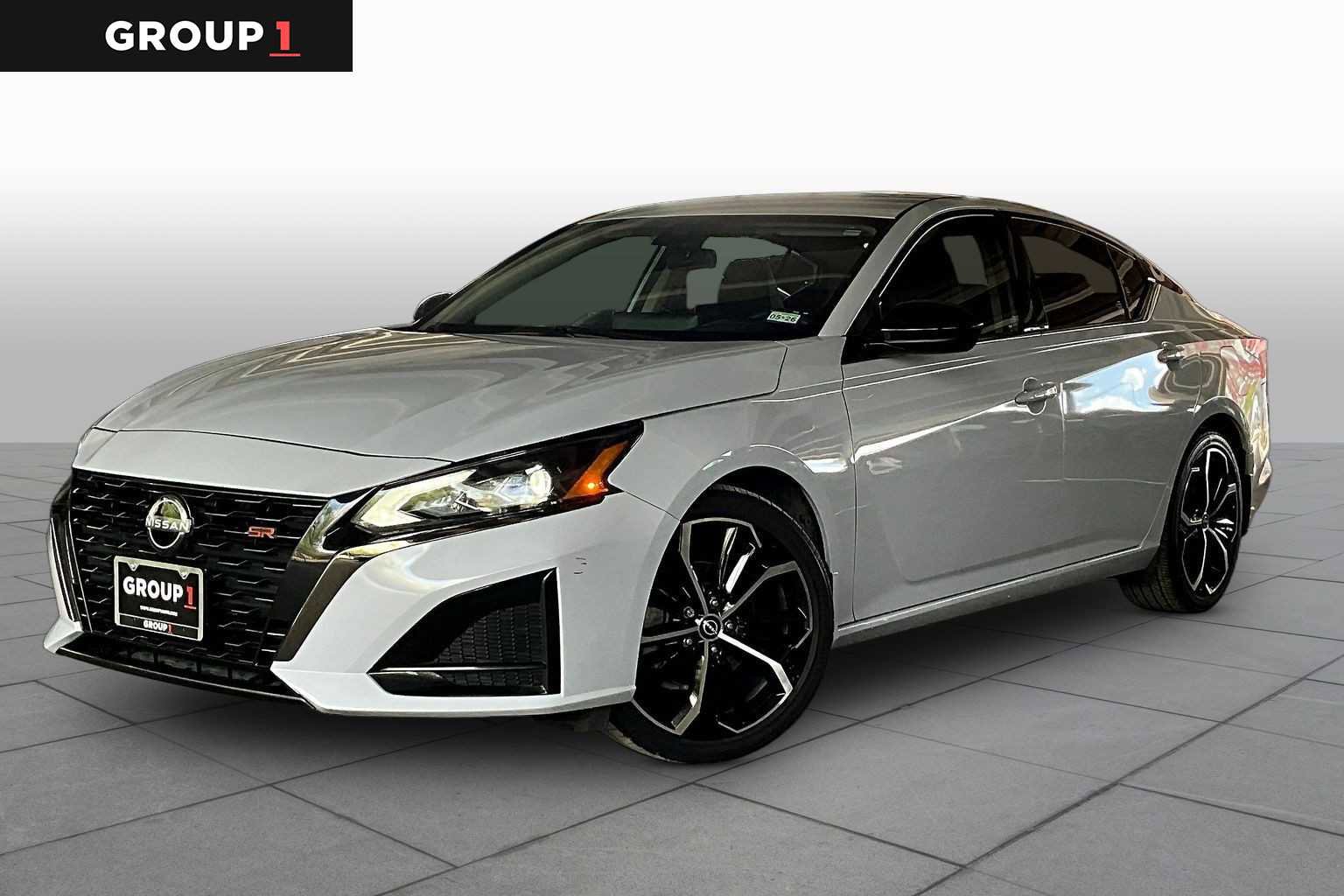 Used 2023 Nissan Altima 2.5 SR w/ SR Premium Package image 1