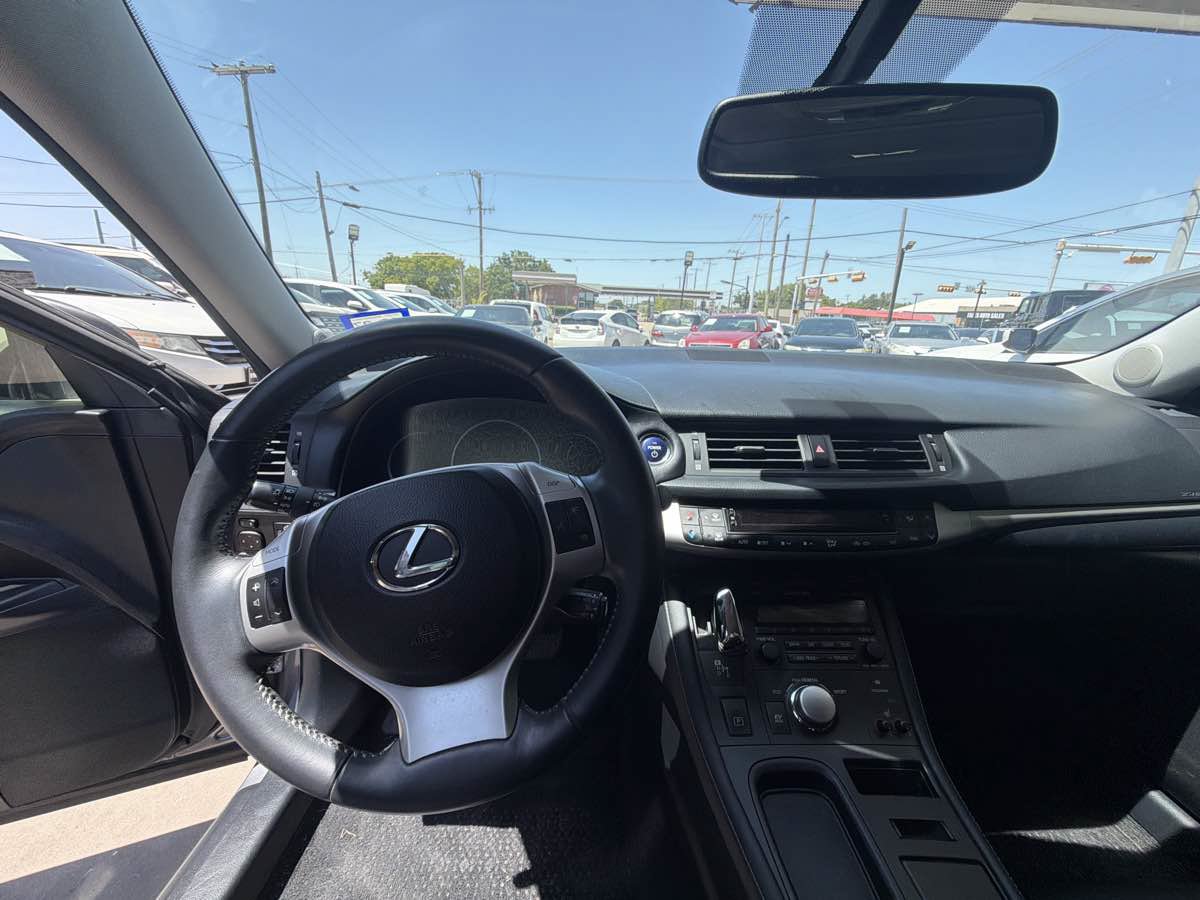 Used 2013 Lexus CT 200h w/ Premium Pkg w/Backup Camera FWD image 5
