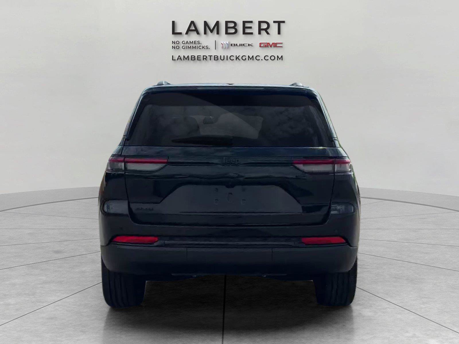 Used 2023 Jeep Grand Cherokee Altitude AWD/4WD image 4