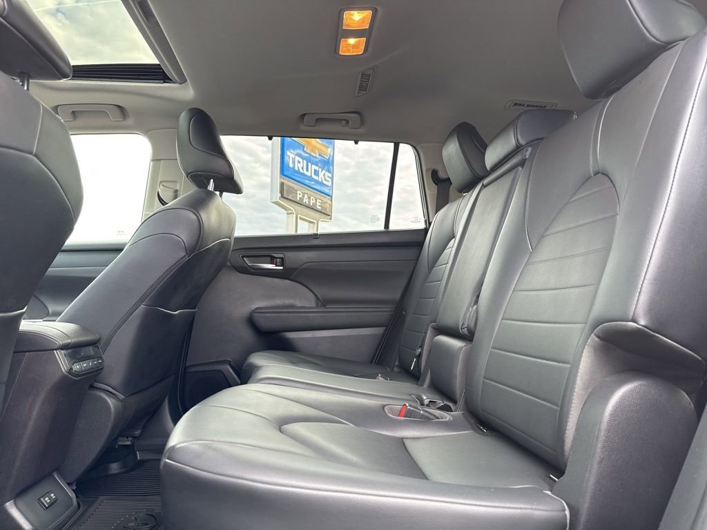 Used 2020 Toyota Highlander XLE image 15