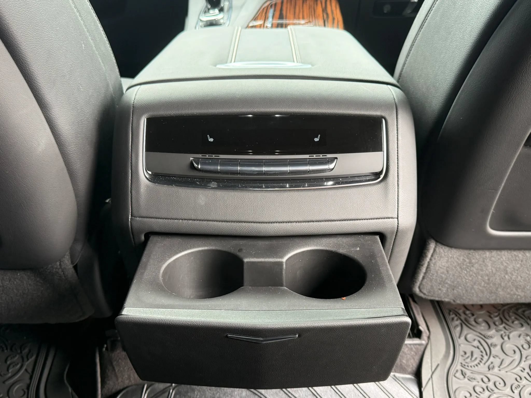 Used 2022 Cadillac Escalade ESV Luxury AWD/4WD image 36