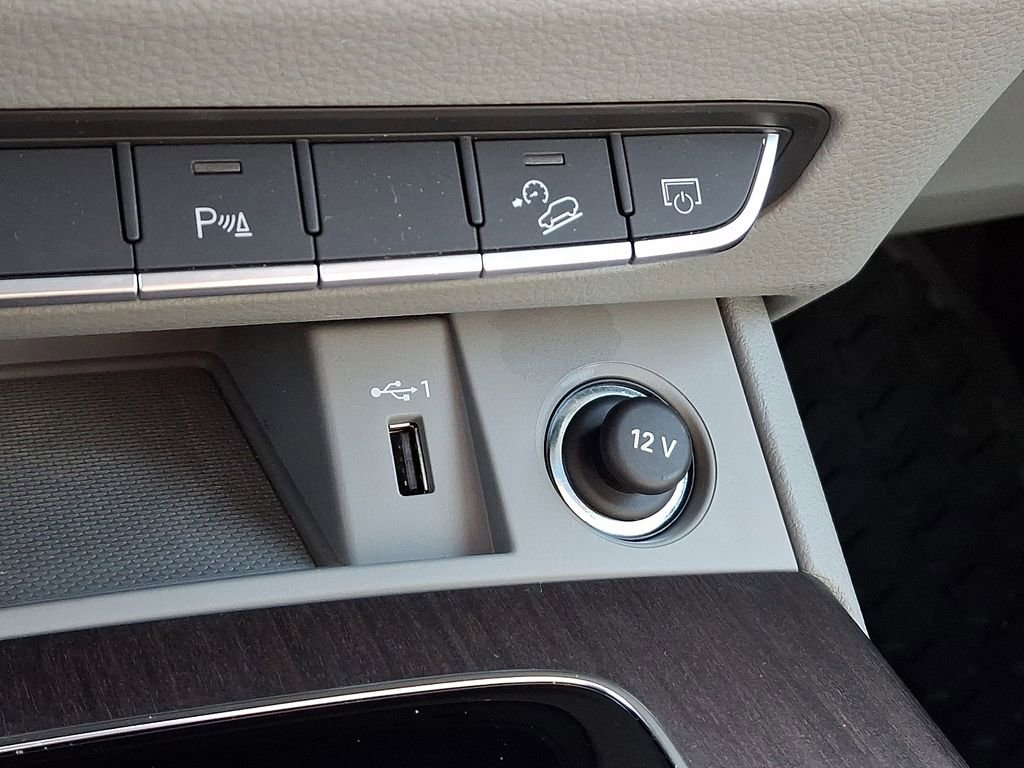 Used 2023 Audi Q5 e Premium w/ Convenience Package image 27