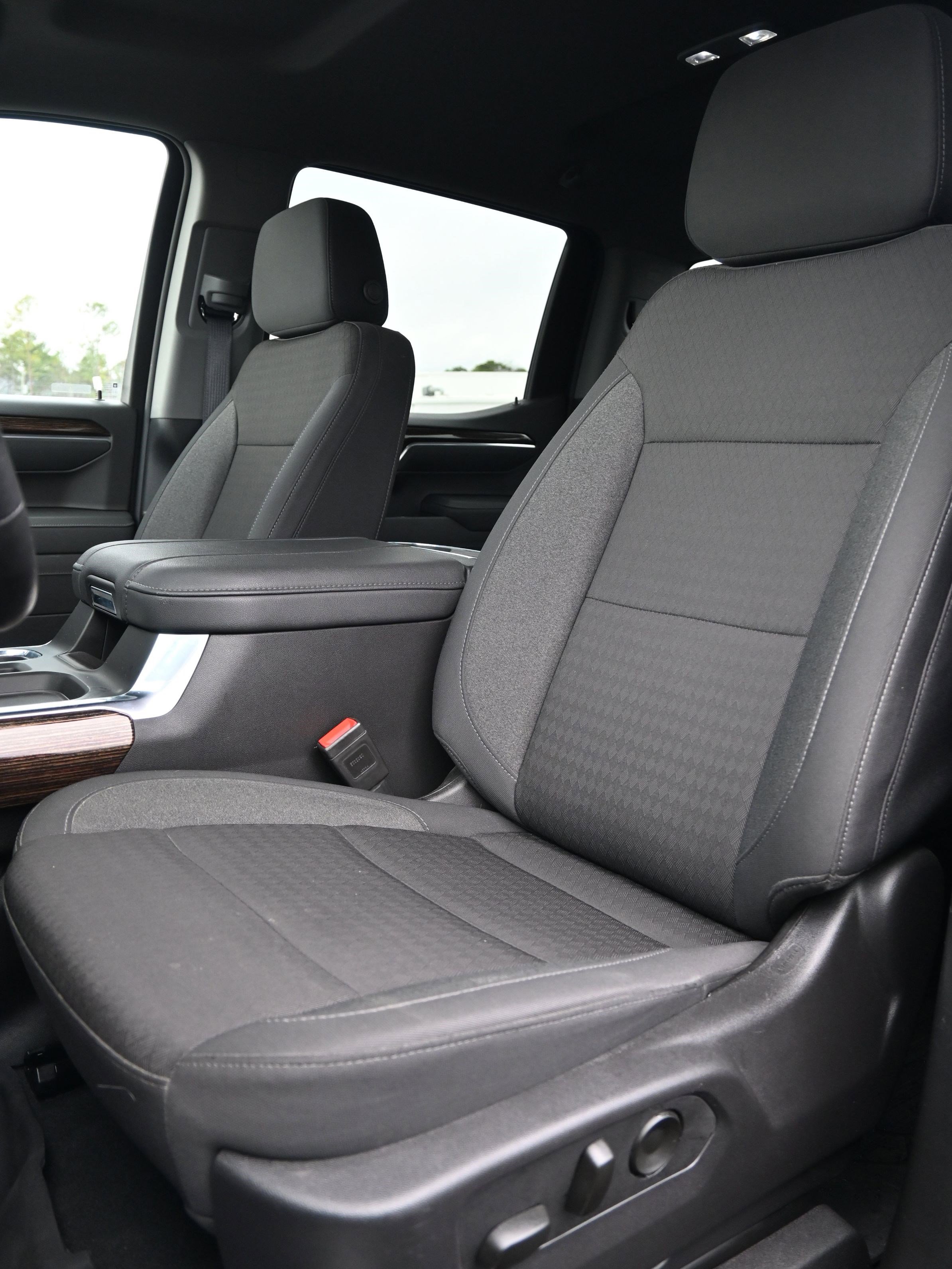 Used 2025 GMC Sierra 1500 Elevation image 17