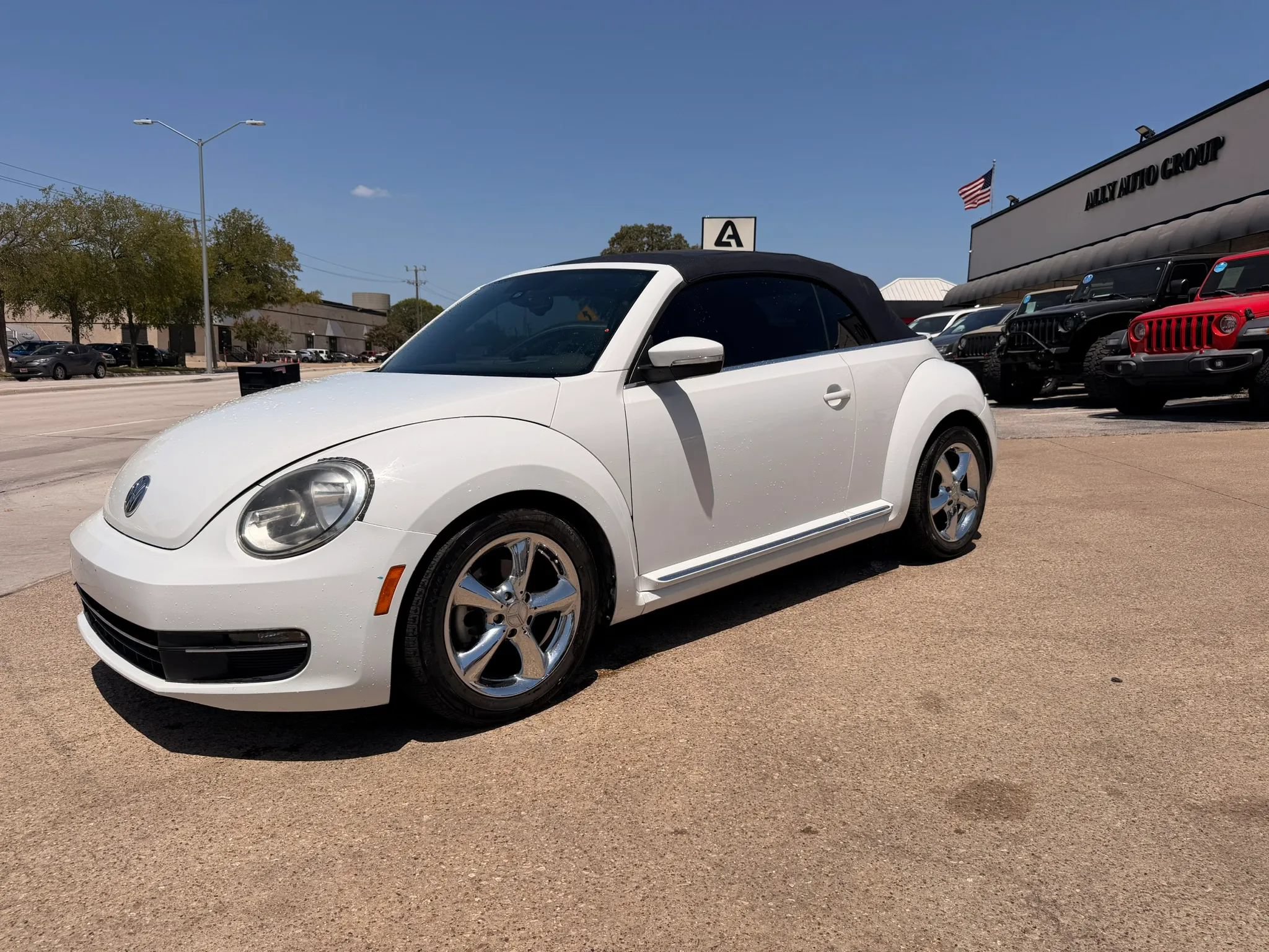 Used 2016 Volkswagen Beetle 1.8T Denim FWD image 1