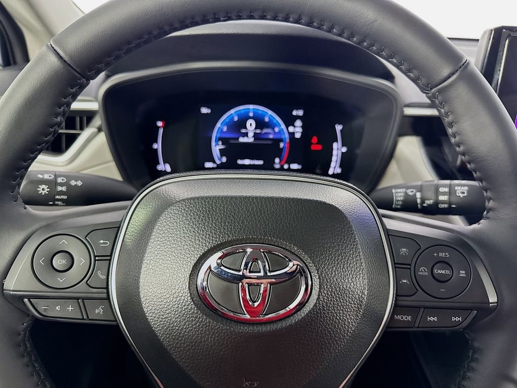 Used 2026 Toyota Corolla Cross LE image 16