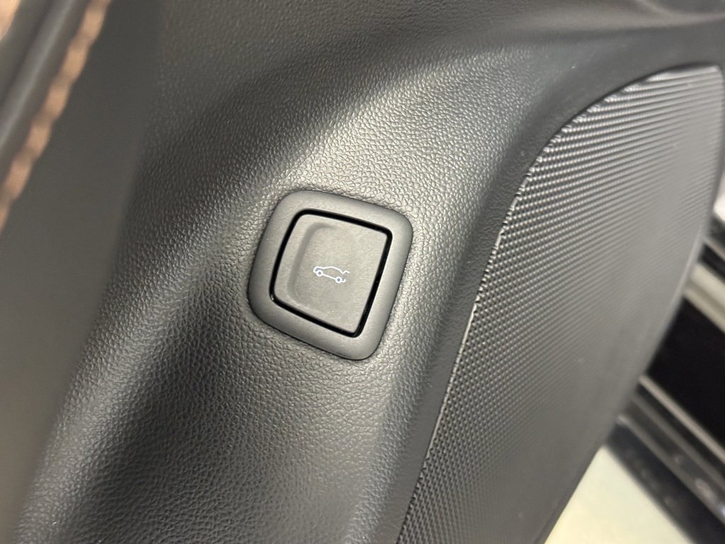 Used 2020 Cadillac CT5 V w/ Premium Package image 12