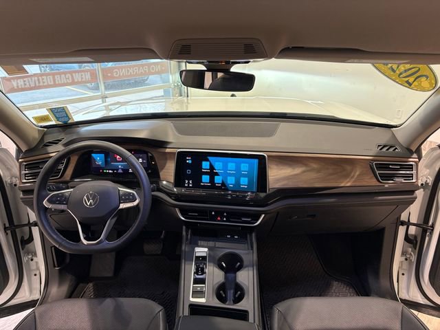 Used 2025 Volkswagen Atlas SE image 6