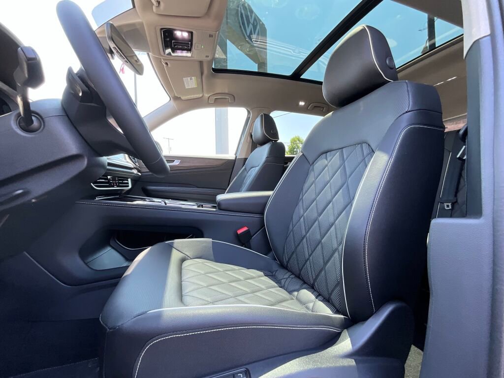 New 2025 Volkswagen Atlas SEL Premium R-Line image 10