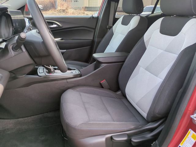 Used 2024 Chevrolet Trax LS w/ LS Convenience Package FWD image 7