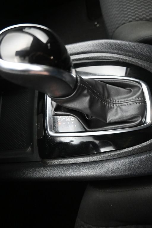 Used 2022 Nissan Rogue Sport S image 16