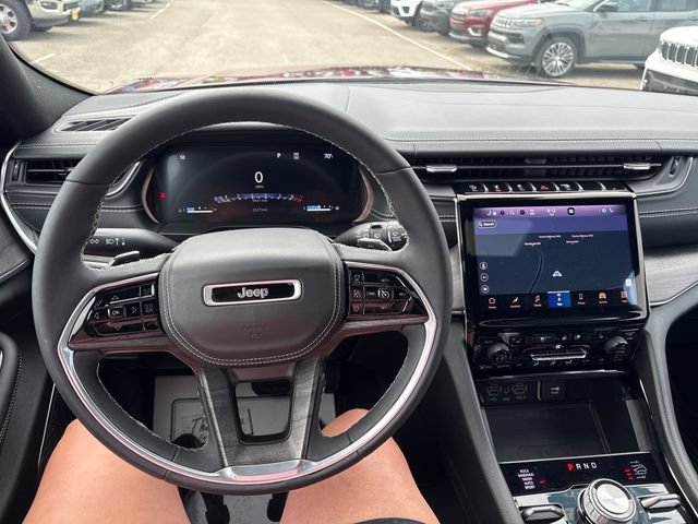 Used 2023 Jeep Grand Cherokee Overland w/ Luxury Tech Group IV AWD/4WD image 10