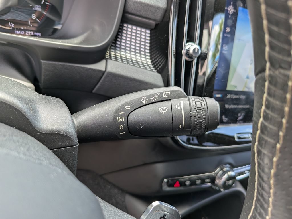 Used 2019 Volvo XC40 T5 R-Design AWD/4WD image 29