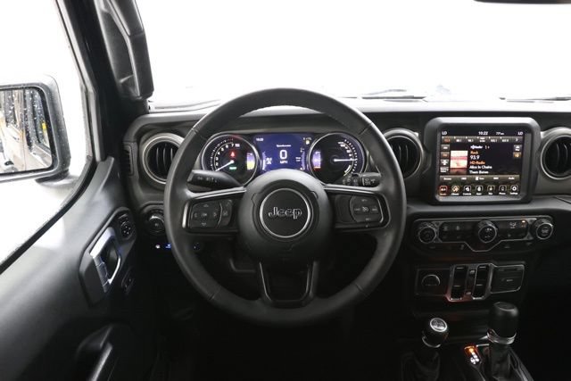 Used 2023 Jeep Wrangler Unlimited w/ Sun & Screen Package AWD/4WD image 14