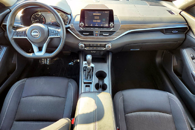 Used 2025 Nissan Altima 2.5 SV AWD/4WD image 6