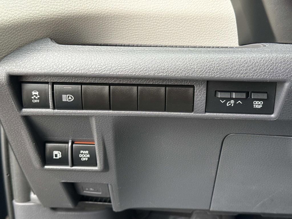 Used 2023 Toyota Sienna XLE image 42