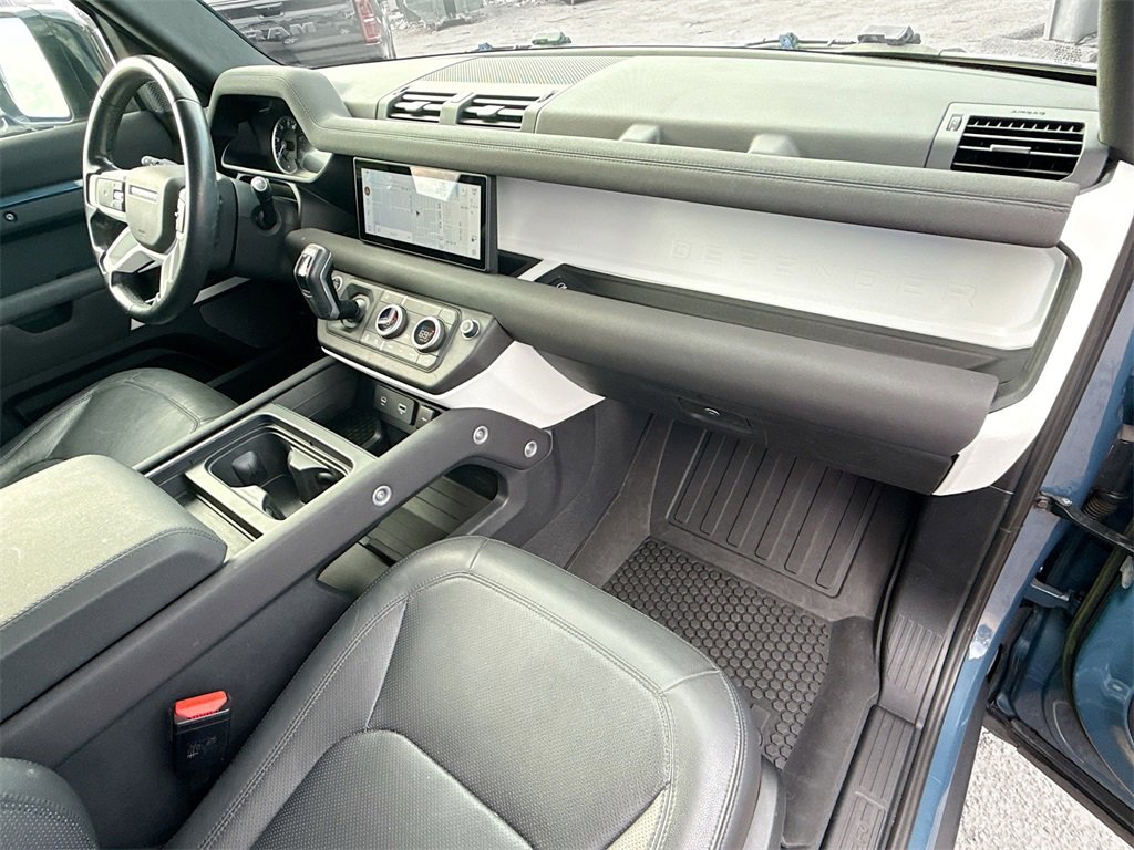 Used 2023 Land Rover Defender 90 SE image 33